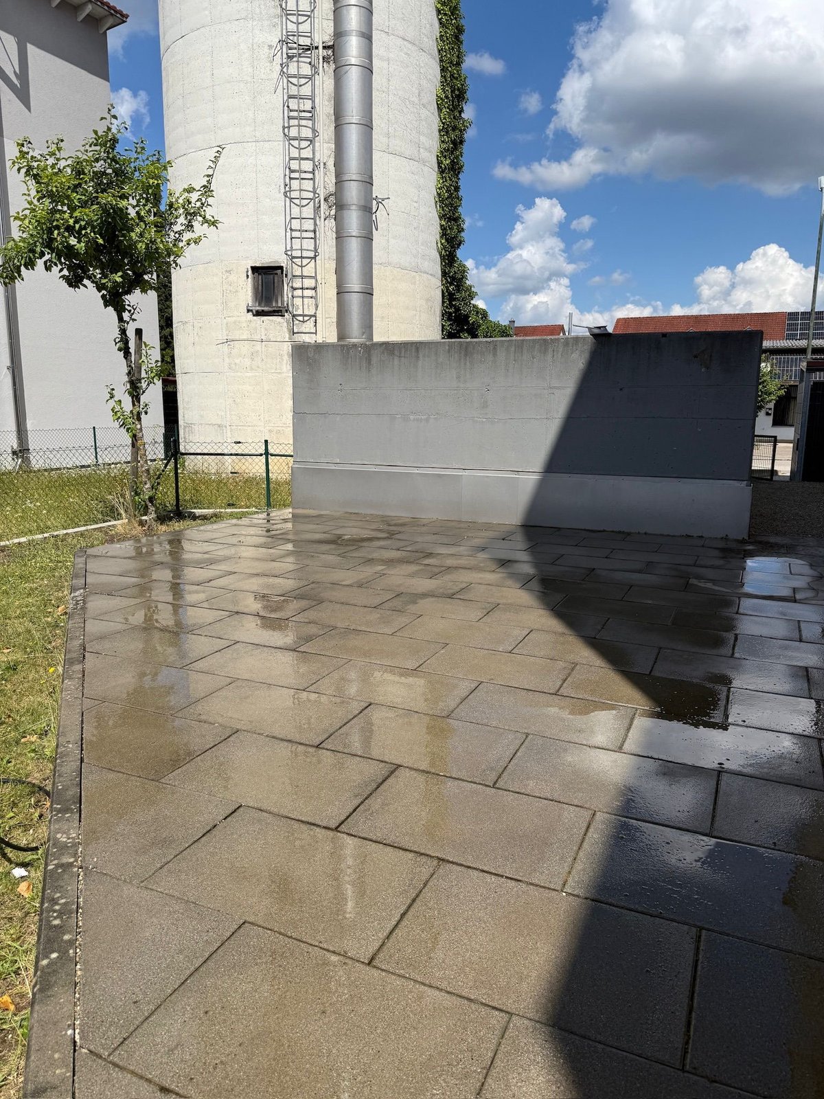 Hof nach der Reinigung